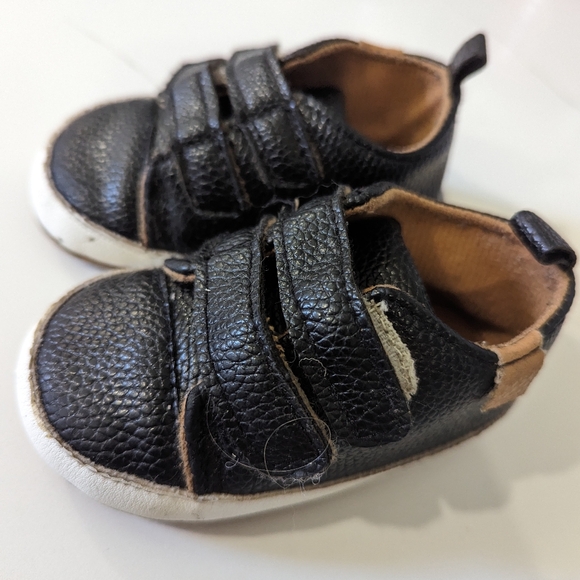 Baby boys soft shoes. Easy to put on. Infants size. - Picture 2 of 8